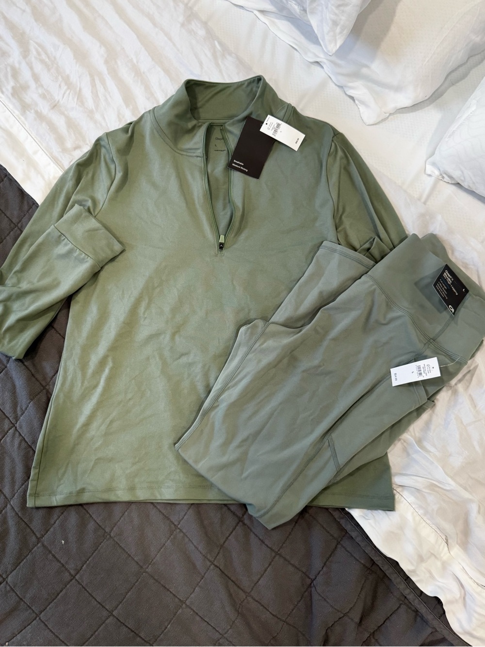 GAP Fit Studio High-Waist Leggings and zip top set in Sage Green
